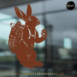 Raamsticker Pasen Paashaas met rugzak bruin RSW copyright ®raamstickerwinkel